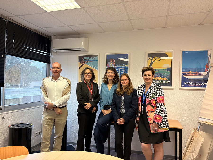De gauche à droite, Jean-Christophe Barbagelate, directeur adjoint des opérations portuaires, Muriel Joer Le Corre, secrétaire générale de la COP régionale, Marianne Garde responsable du pôle environnement qualité Ports rade de Toulon, Mathilde Chervet, chargée de mission planification au SGAR, Christine Rosso, directrice des ports et des concessions.