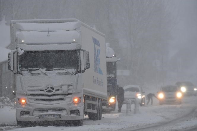 Les impacts de la tempête Caetano sur le réseau routier. Crédits : Jean-François Monnier/AFP